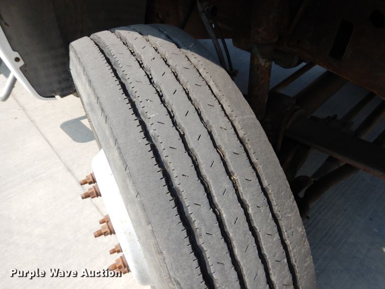 image for item DI8291 2000 Ford F450 Super Duty XL  utility truck with crane