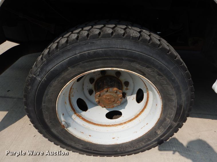 image for item DI8291 2000 Ford F450 Super Duty XL  utility truck with crane