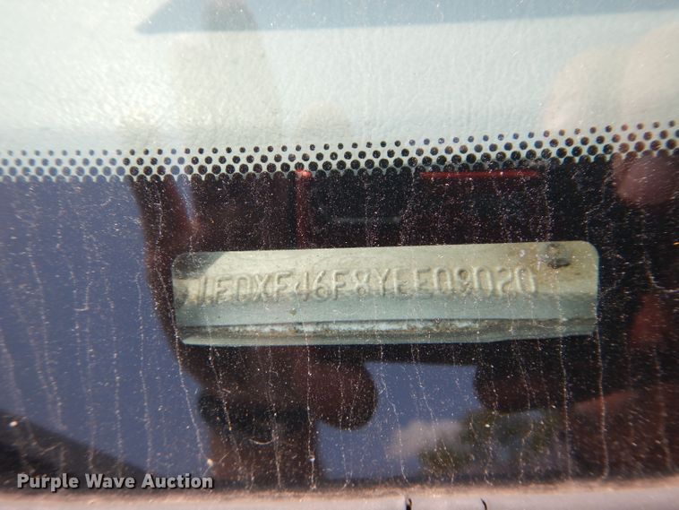 image for item DI8291 2000 Ford F450 Super Duty XL  utility truck with crane