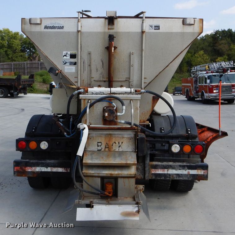 image for item DI8296 2005 International 7300  spreader truck