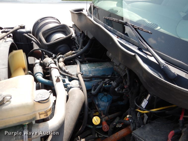 image for item DI8296 2005 International 7300  spreader truck