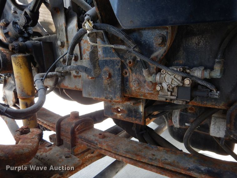 image for item DI8296 2005 International 7300  spreader truck