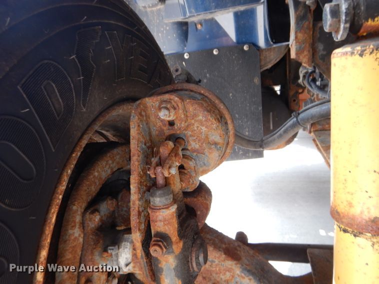 image for item DI8296 2005 International 7300  spreader truck