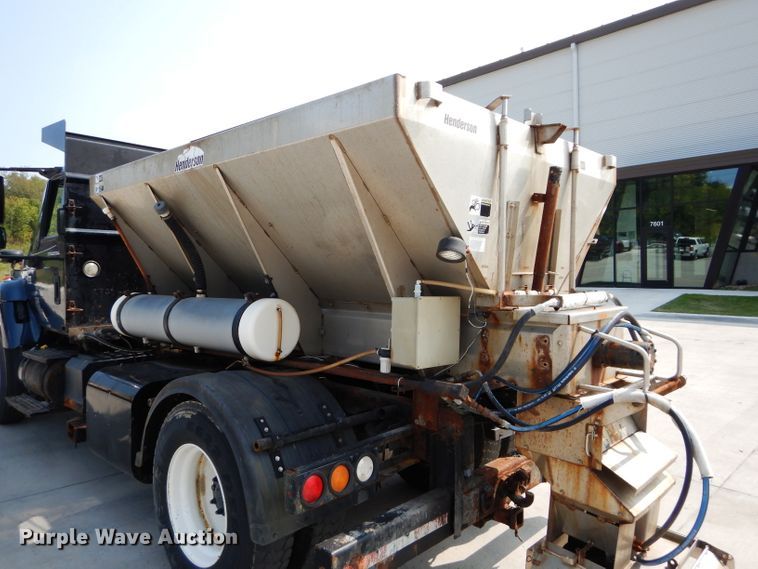 image for item DI8296 2005 International 7300  spreader truck