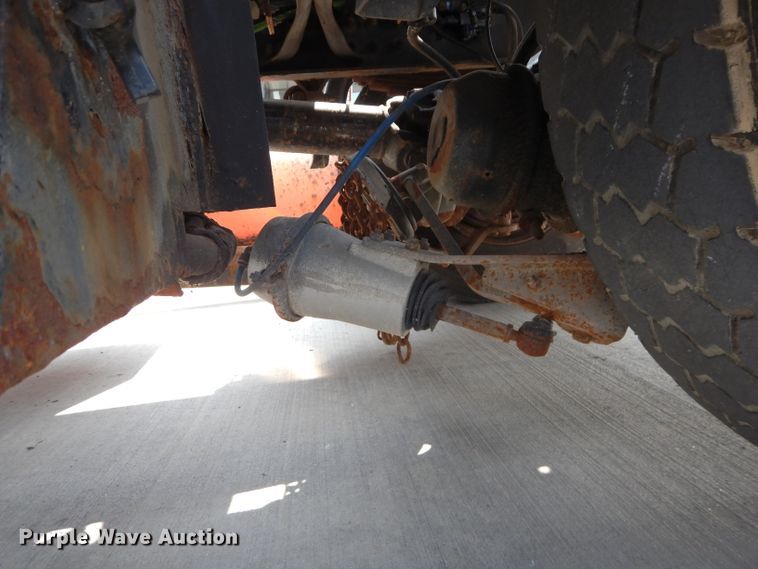 image for item DI8296 2005 International 7300  spreader truck