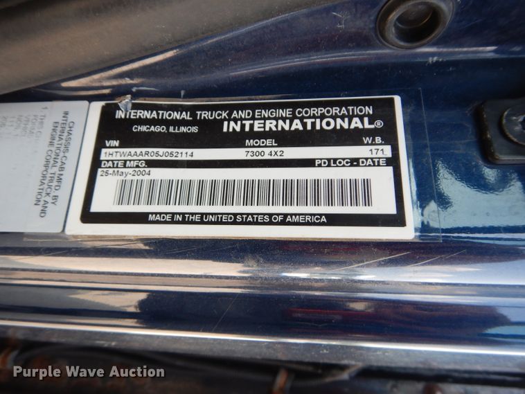 image for item DI8296 2005 International 7300  spreader truck