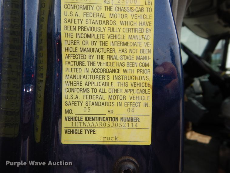 image for item DI8296 2005 International 7300  spreader truck