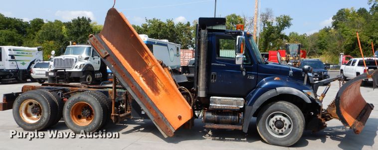 image for item DI8298 2006 International 7400  truck cab and chassis