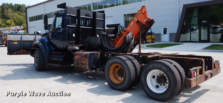 image for item DI8298 2006 International 7400  truck cab and chassis