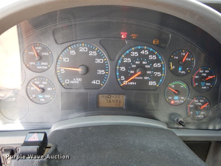 image for item DI8298 2006 International 7400  truck cab and chassis