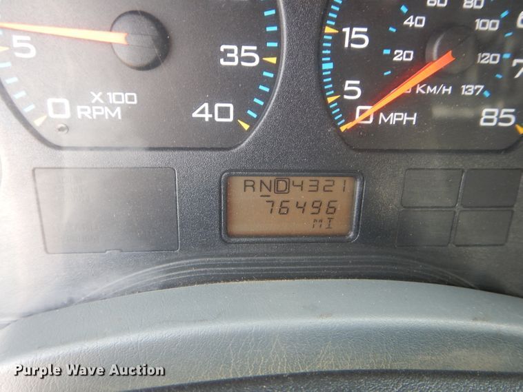 image for item DI8298 2006 International 7400  truck cab and chassis