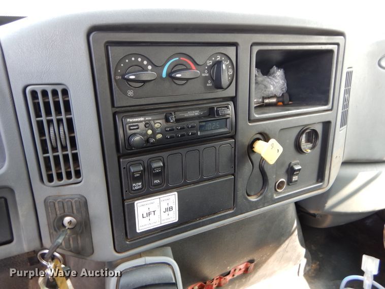 image for item DI8298 2006 International 7400  truck cab and chassis