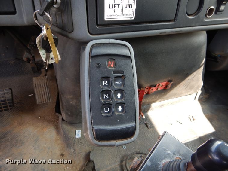 image for item DI8298 2006 International 7400  truck cab and chassis