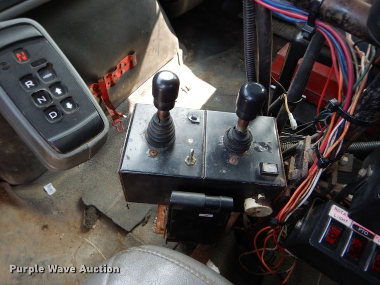 image for item DI8298 2006 International 7400  truck cab and chassis