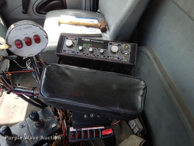 image for item DI8298 2006 International 7400  truck cab and chassis