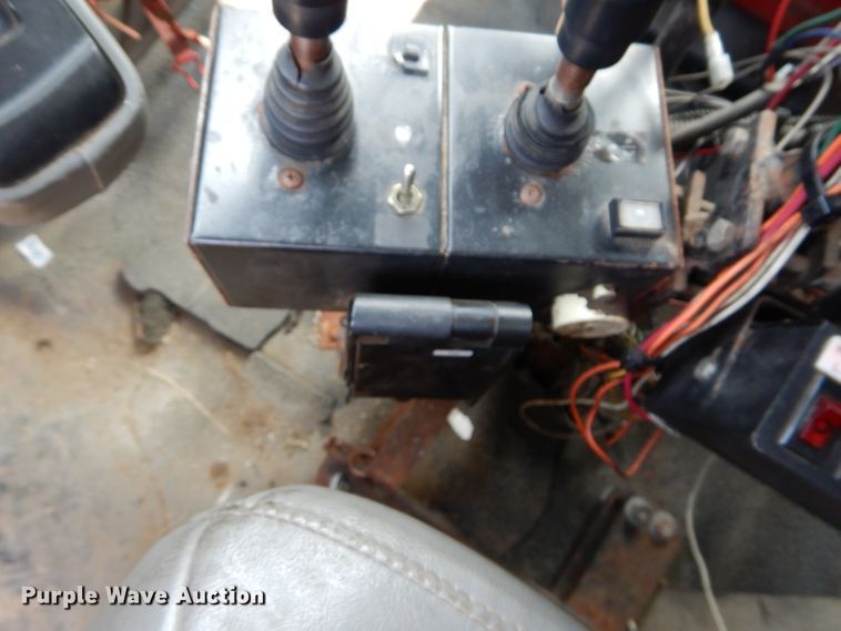 image for item DI8298 2006 International 7400  truck cab and chassis