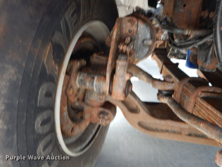 image for item DI8298 2006 International 7400  truck cab and chassis