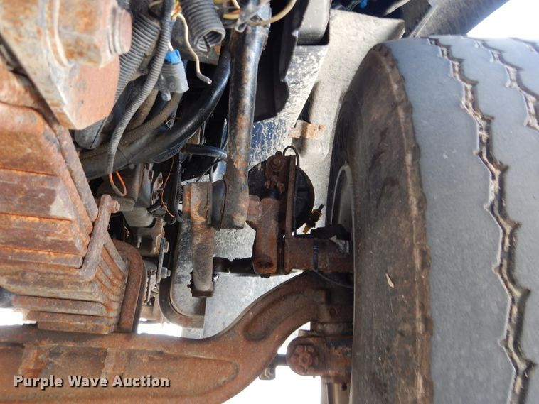 image for item DI8298 2006 International 7400  truck cab and chassis