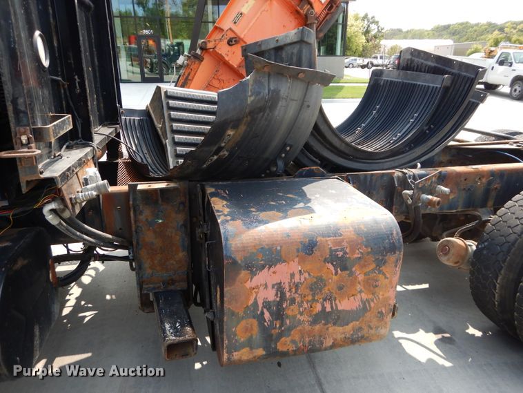 image for item DI8298 2006 International 7400  truck cab and chassis