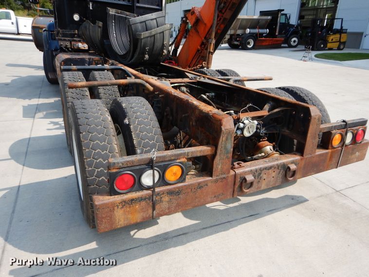image for item DI8298 2006 International 7400  truck cab and chassis
