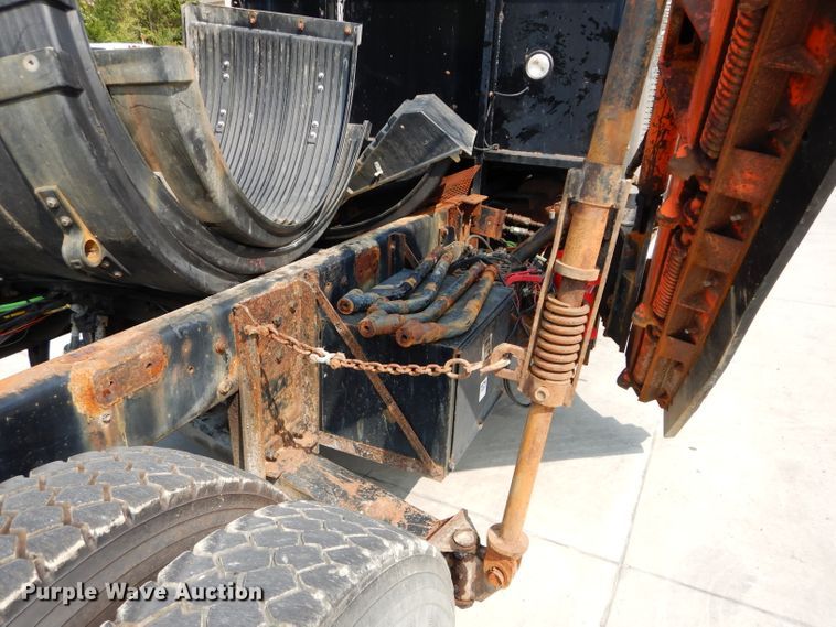 image for item DI8298 2006 International 7400  truck cab and chassis