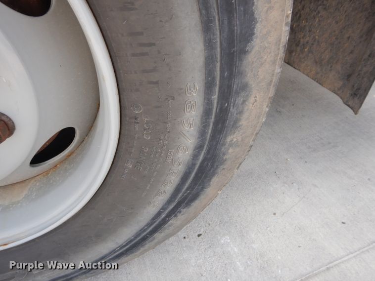 image for item DI8298 2006 International 7400  truck cab and chassis