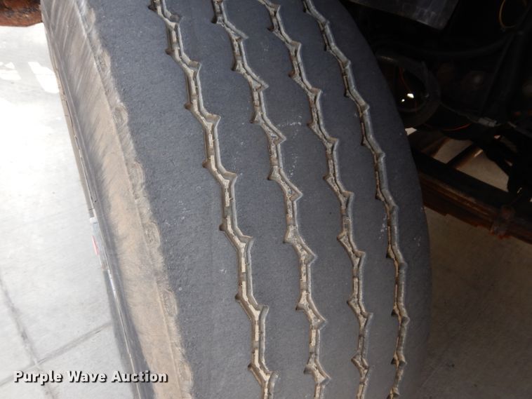 image for item DI8298 2006 International 7400  truck cab and chassis