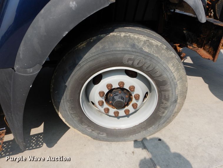 image for item DI8298 2006 International 7400  truck cab and chassis