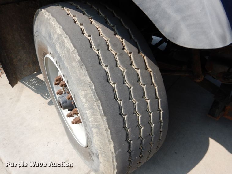 image for item DI8298 2006 International 7400  truck cab and chassis