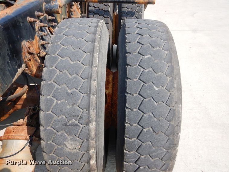 image for item DI8298 2006 International 7400  truck cab and chassis