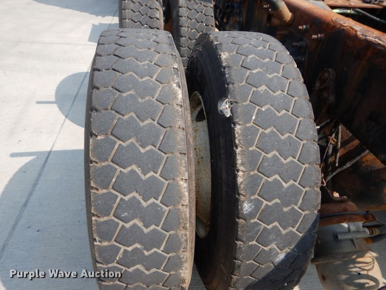 image for item DI8298 2006 International 7400  truck cab and chassis