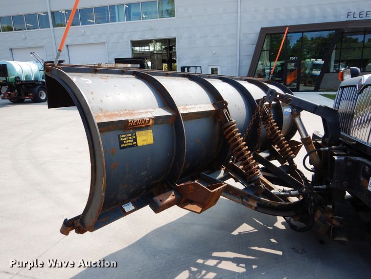 image for item DI8298 2006 International 7400  truck cab and chassis