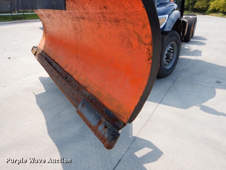 image for item DI8298 2006 International 7400  truck cab and chassis