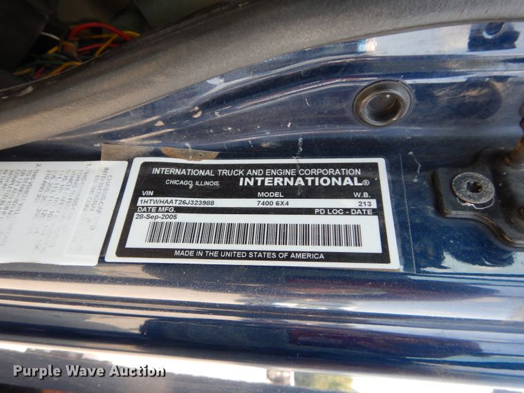 image for item DI8298 2006 International 7400  truck cab and chassis