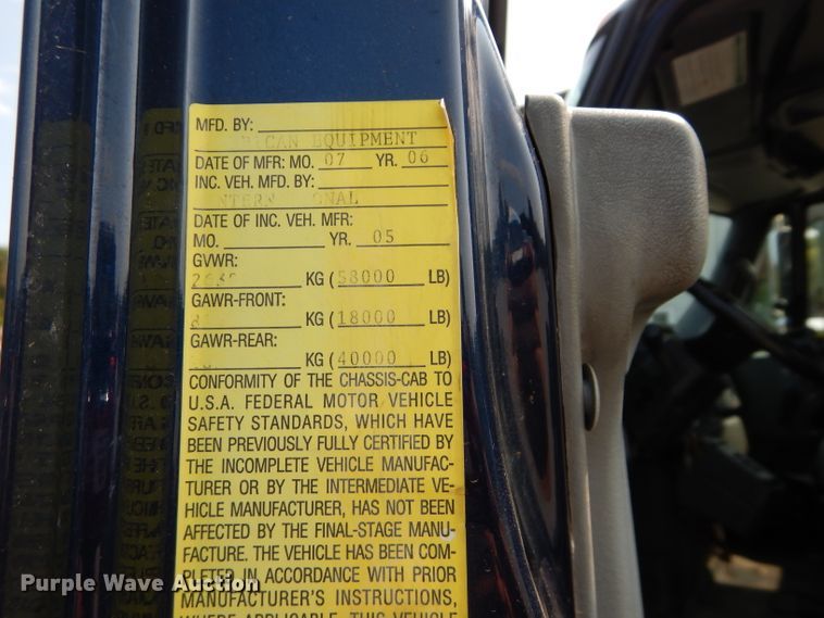 image for item DI8298 2006 International 7400  truck cab and chassis