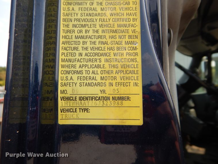 image for item DI8298 2006 International 7400  truck cab and chassis