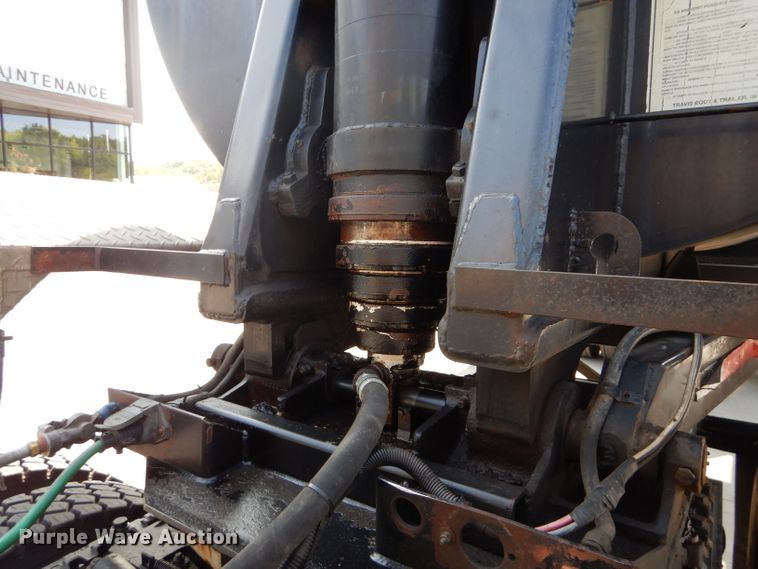 image for item DI8300 2000 Travis end dump trailer