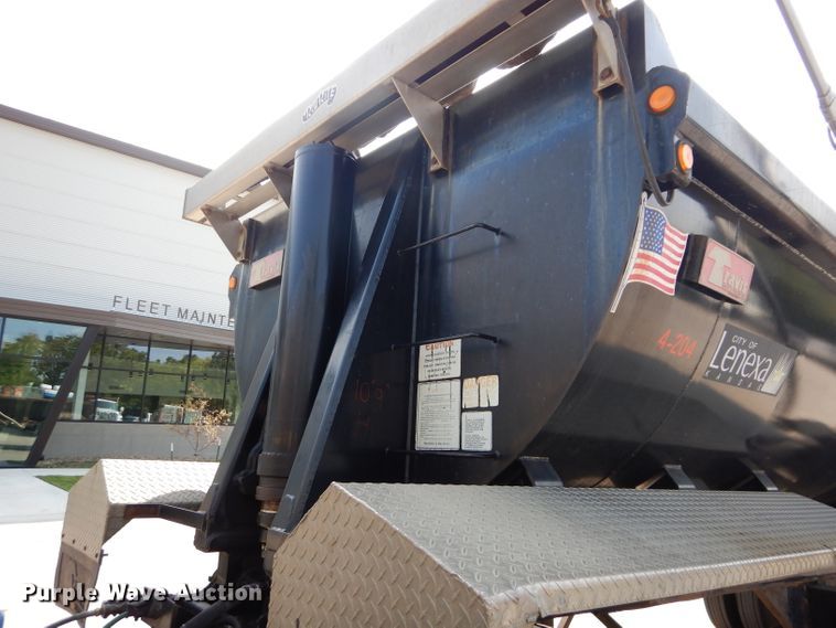 image for item DI8300 2000 Travis end dump trailer