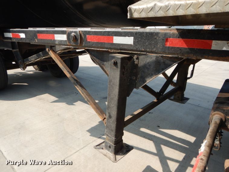 image for item DI8300 2000 Travis end dump trailer