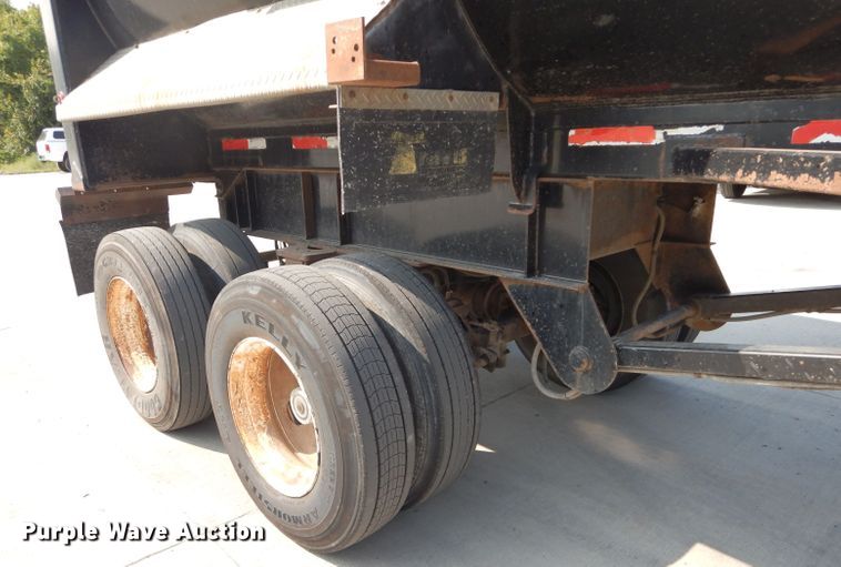 image for item DI8300 2000 Travis end dump trailer