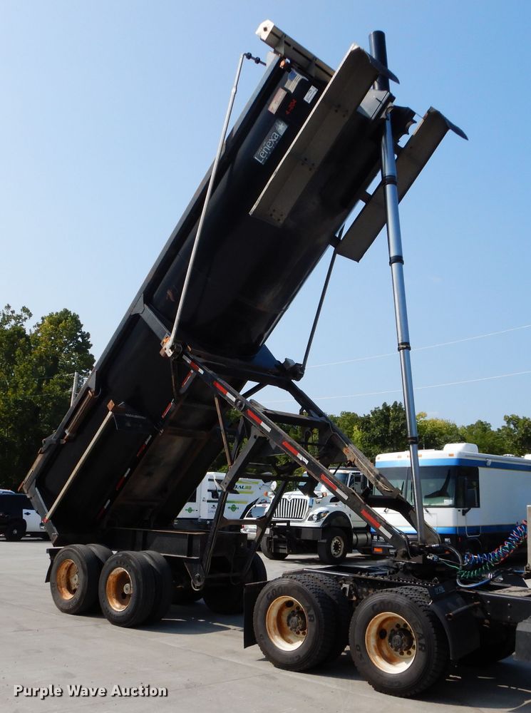 image for item DI8300 2000 Travis end dump trailer