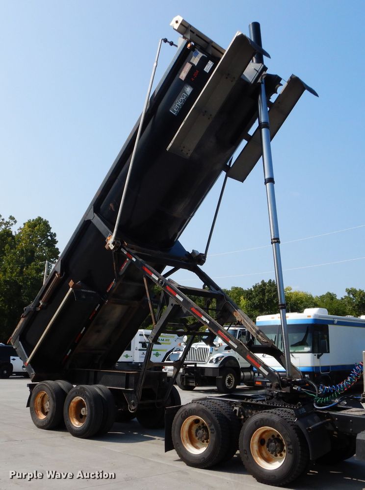 image for item DI8300 2000 Travis end dump trailer