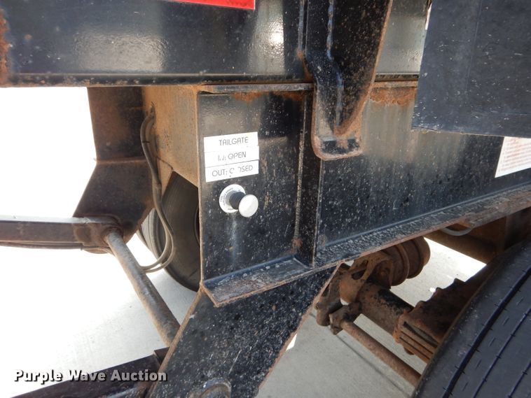 image for item DI8300 2000 Travis end dump trailer