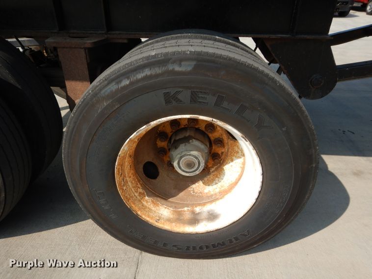 image for item DI8300 2000 Travis end dump trailer