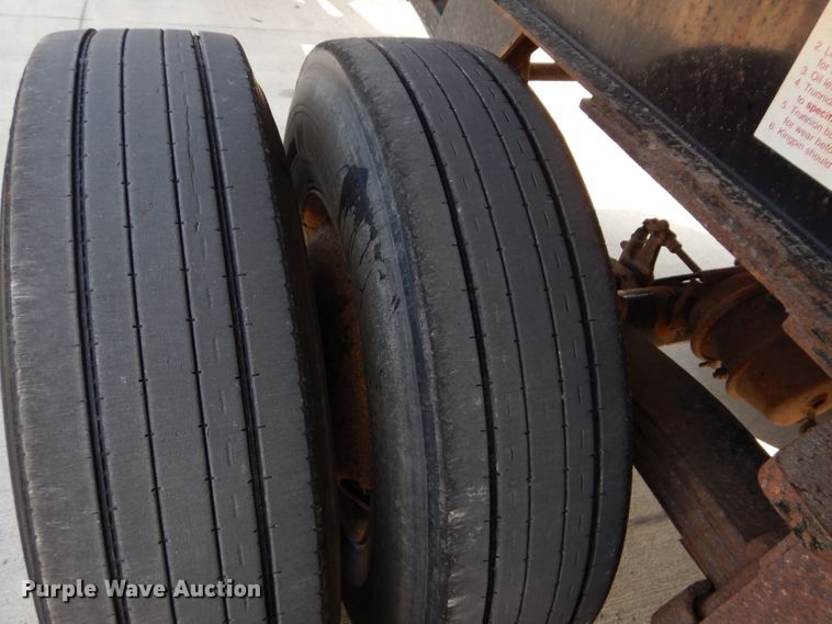 image for item DI8300 2000 Travis end dump trailer