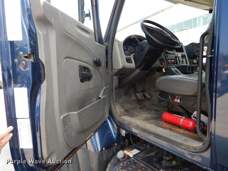 image for item DI8302 2008 International WorkStar 7400  dump truck