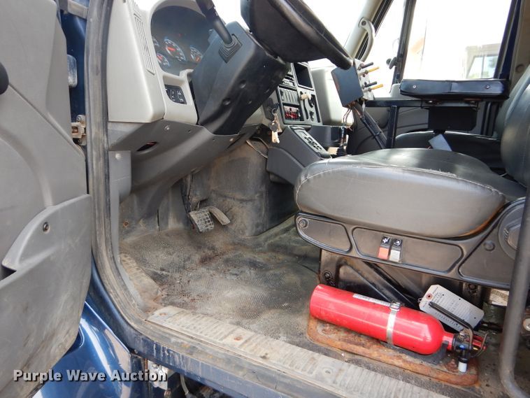 image for item DI8302 2008 International WorkStar 7400  dump truck