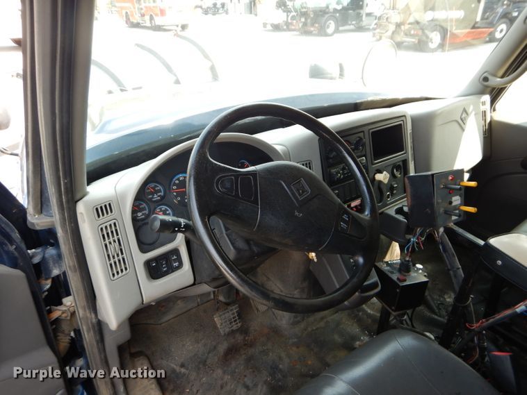 image for item DI8302 2008 International WorkStar 7400  dump truck