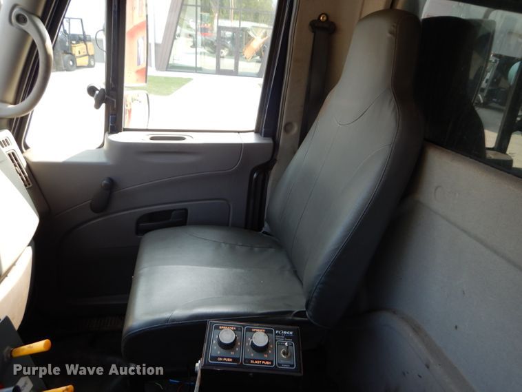 image for item DI8302 2008 International WorkStar 7400  dump truck