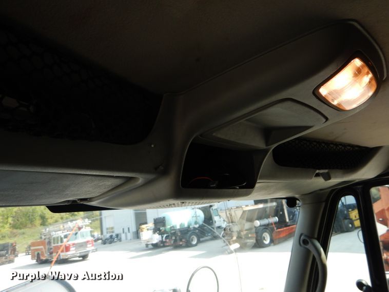 image for item DI8302 2008 International WorkStar 7400  dump truck